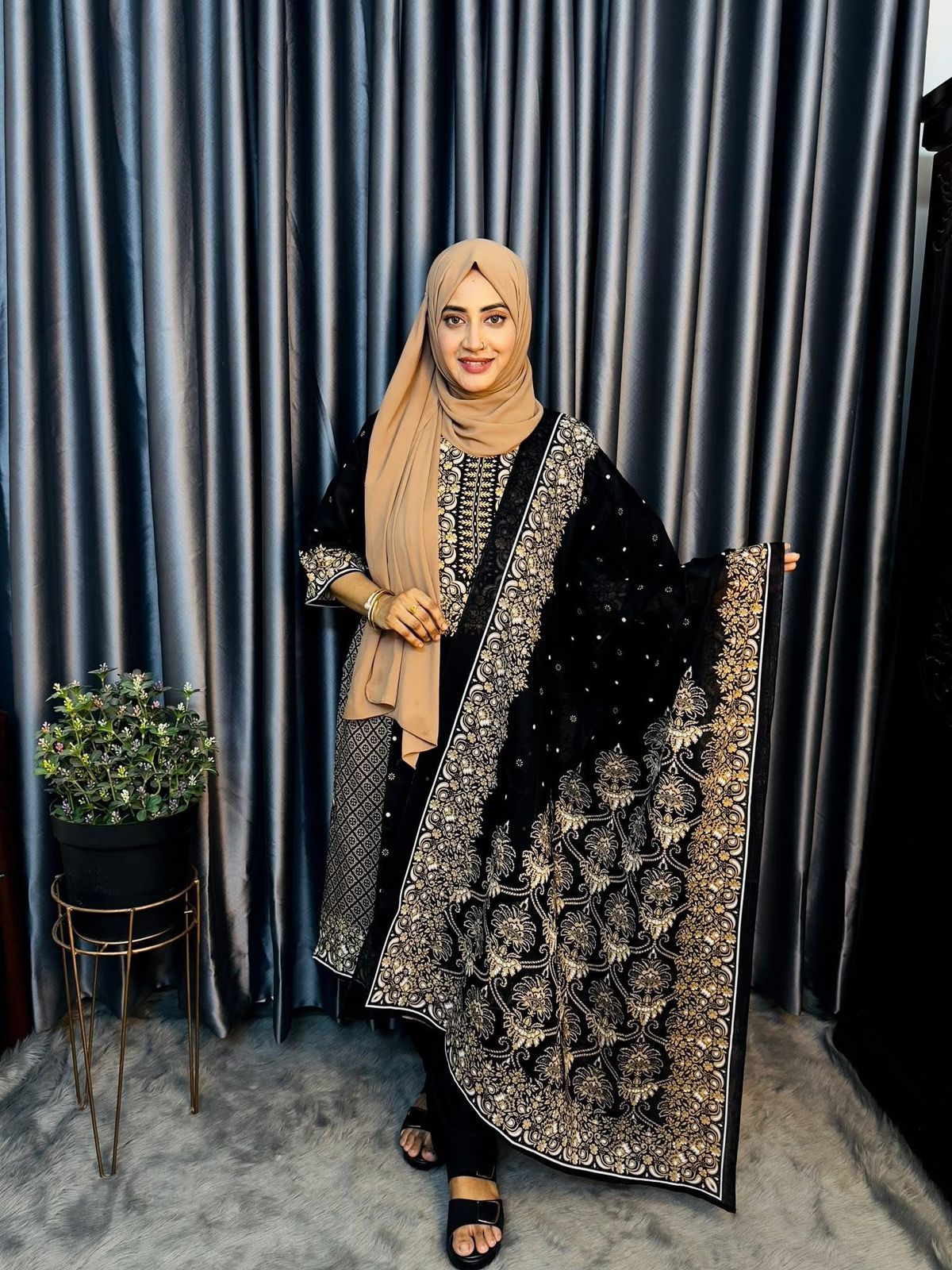 প্রিমিয়াম কোয়ালিটি রেডিমেড সুতির থ্রি-পিস।